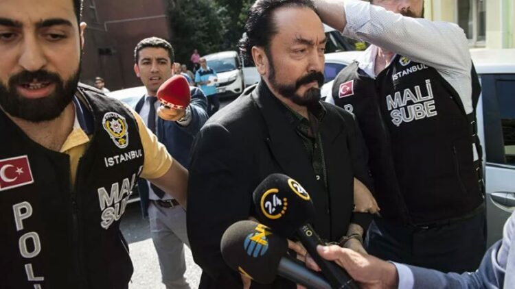 Adnan Oktar cezaevinde imaj değiştirdi