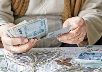 AKP’den asgari ücret ve emekli aylıkları açıklaması