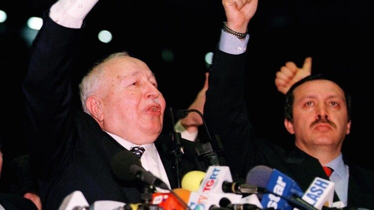 Erdoğan’ın eski yol arkadaşı ‘Erbakan haklı çıktı’ deyip anlattı