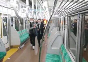 Tren saldırısı: Joker kostümüyle yolcuları bıçakladı