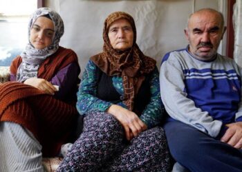 Kanser hastası Ayşe Özdoğan cezasının infazı için evinden alındı