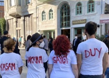 Veganlardan Nusret’in önünde eylem