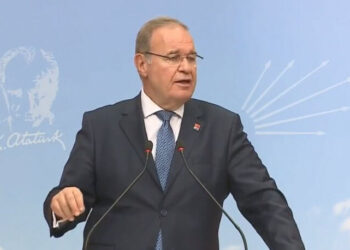 Faik Öztrak: Erdoğan sebeptir, şahlanan dolar sonuçtur