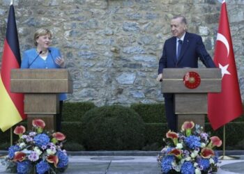 Merkel, Erdoğan ile ilgili soruya güldü: ‘İlkokul çocuğu değiliz!’