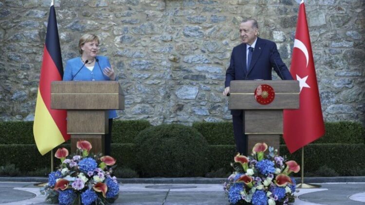 Merkel, Erdoğan ile ilgili soruya güldü: ‘İlkokul çocuğu değiliz!’
