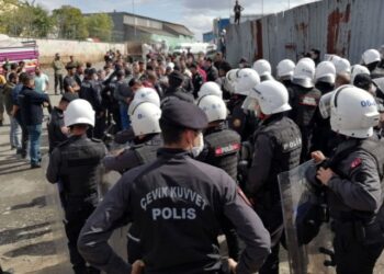 Atık kağıt işçilerine müdahale: 5 işçi gözaltına alındı