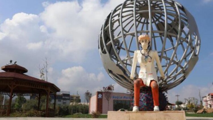 Tepki çeken sağlık çalışanı heykelleri hakkında yeni gelişme