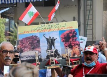 Lübnanlılar, Beyrut patlamasıyla ilgili soruşturmanın askıya alınmasını protesto etti