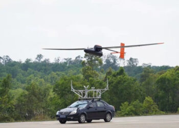 Çin’de üniversiteli bir ekibin geliştirdiği drone, havada en uzun süre kalma rekorunu kırdı