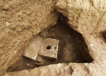 2700 yıl öncesinden kalma oda parfümlü tuvalet bulundu