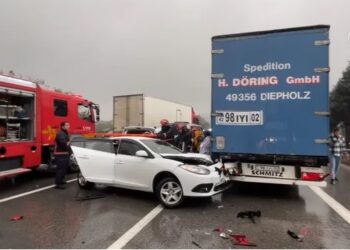 Feci kaza: Otoyolda 15 araç birbirine girdi