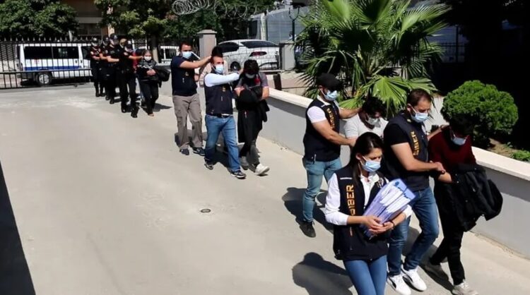 Jigolo olmak isteyen 182 kişi dolandırıldı