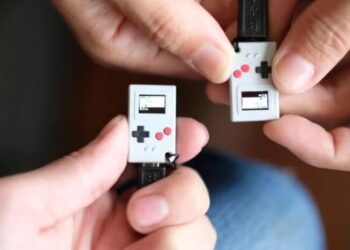 Dünyanın en küçük oyun konsolunu yaptılar