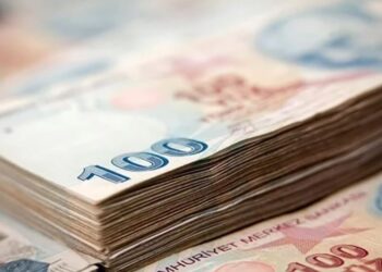 Çift maaş alan bürokratlara zam