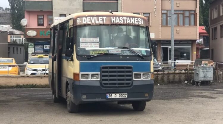 Maske uyarısı yapan şoförü bıçaklayıp kaçtılar: Durumu ağır