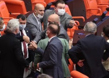 Meclis’te ‘yavşak’ gerilimi