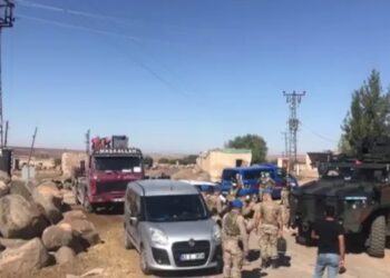 Zırhlı araçlarla mahalle basan DEDAŞ ceza kesip trafo söktü