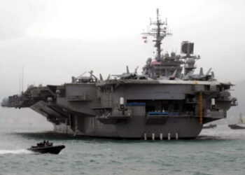 ABD Donanması iki eski uçak gemisini 1’er sente gemi sökme şirketine sattı