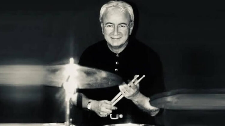 Sanatçı Durul Gence vefat etti