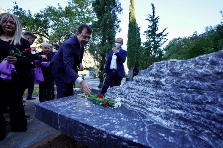 Türk futbolunun efsanesi mezarı başında anıldı