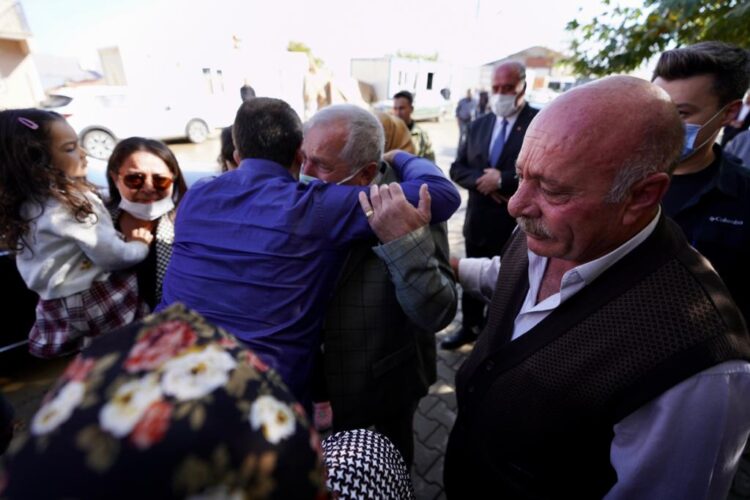 Elazığlı depremzede isyanını İmamoğlu’yla paylaştı