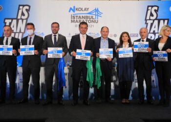 N Kolay 43. İstanbul Maratonu ‘uçan tişörtlerle’ tanıtıldı
