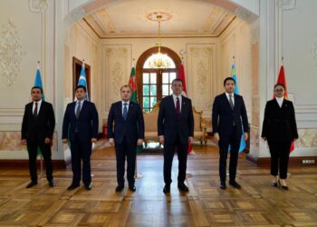 İmamoğlu Türk Dünyası diplomatlarıyla buluştu: İstanbul üzerine düşeni yapmaya hazır