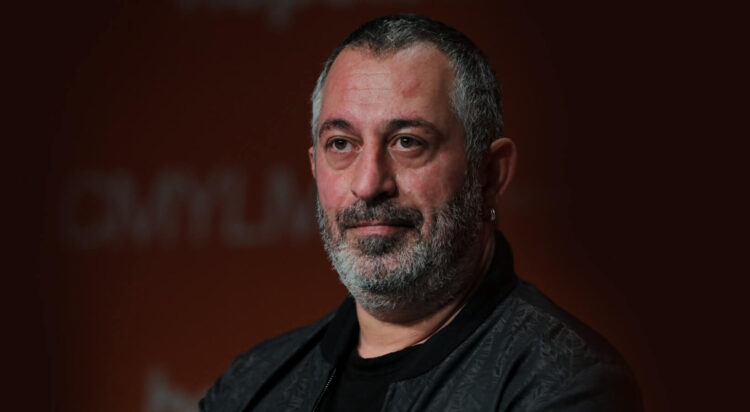 Cem Yılmaz’dan aşı karşıtlarına Viagra göndermesi