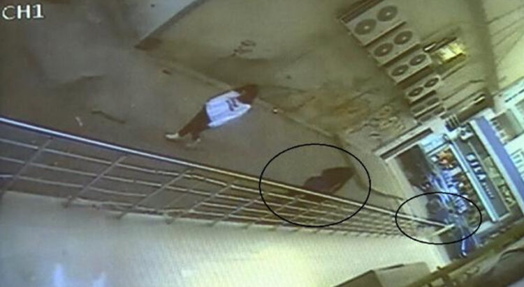 Liseli genç kızı takip etti, cinsel organını gösterdi