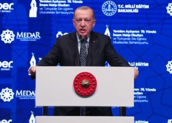 Erdoğan: “Dinsiz, ucube nesiller isteyenler…”