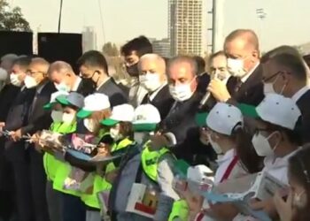 Erdoğan ile küçük çocuk arasında kurdele krizi: ‘Eyvaaah’