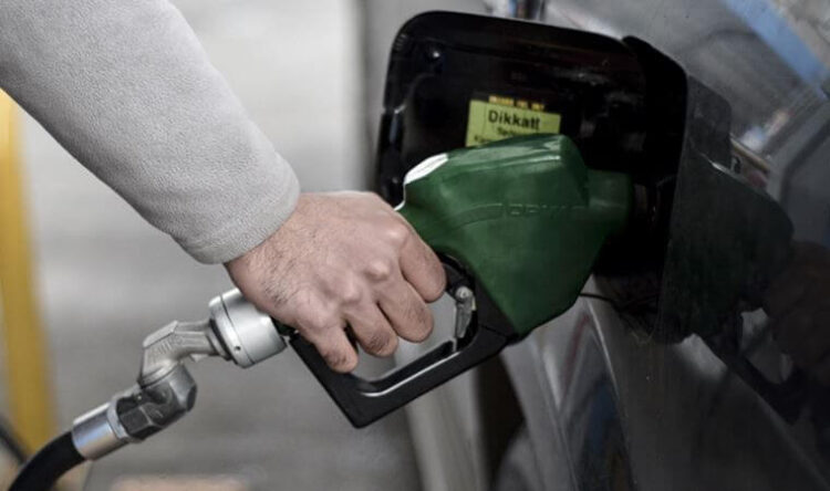 Benzin fiyatlarına bir zam daha!