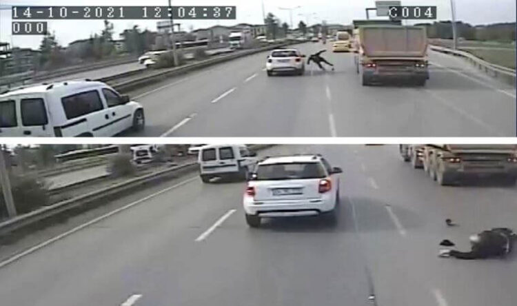 Otobanda korkutan kaza: Karşı karşıya geçerken…