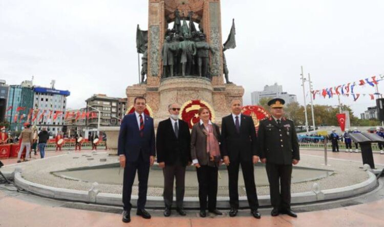 ‘İstanbul’un Kurtuluşu’ Taksim’de kutlandı