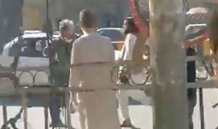 Türk gazeteci, Taliban’ın saldırısına uğradı