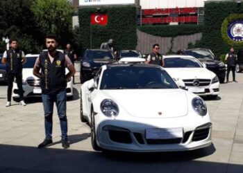 Lüks otomobil kaçakçılığı operasyonu: Çok sayıda gözaltı