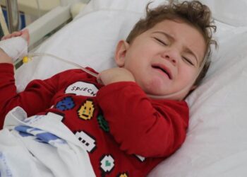19 aylık bebeğin midesinden 17 mıknatıs çıktı