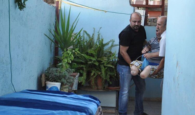 Ayakları kesilmiş vatandaşa ‘ellerin var’ dediler, bakım aylığını kestiler