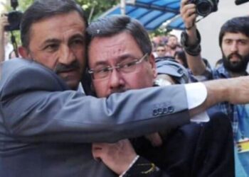 Melih Gökçek’e camide büyük tepki: Yetimin hakkını yiyenlerle…