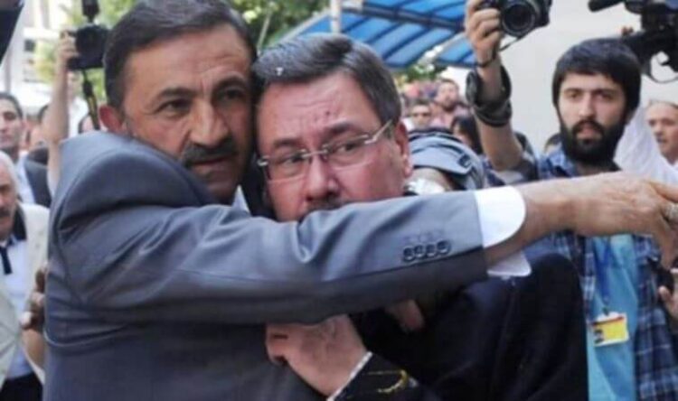 Melih Gökçek’e camide büyük tepki: Yetimin hakkını yiyenlerle…