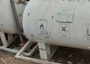 Büyük panik: Tanklardan kimyasal sızdı