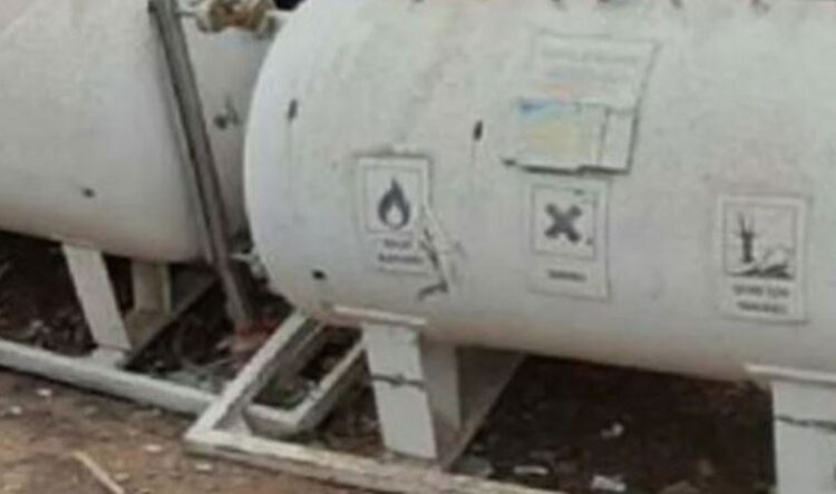 Büyük panik: Tanklardan kimyasal sızdı