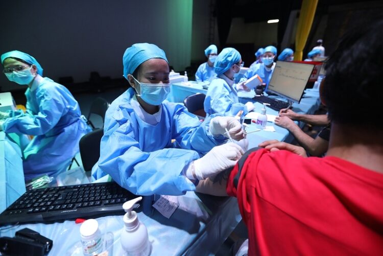 Çin’de 2 miyar 244 milyon doz COVID-19 aşısı yapıldı