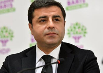 FOX TV tartışmasına Selahattin Demirtaş da katıldı: Ailemin tek bir ferdinin saç teline zarar gelirse…