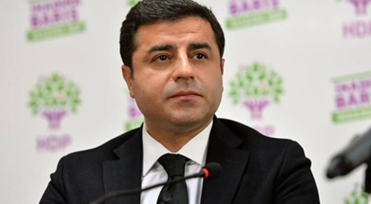FOX TV tartışmasına Selahattin Demirtaş da katıldı: Ailemin tek bir ferdinin saç teline zarar gelirse…