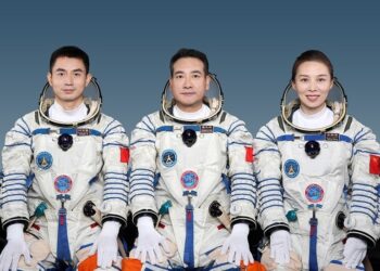 Çin’in Shenzhou-13 insanlı uzay aracının uzay yolculuğu başladı