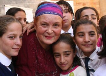 Türkan Saylan’ın yaptırdığı yurt binalarını yıkıp yerine imam hatip okulu yaptılar