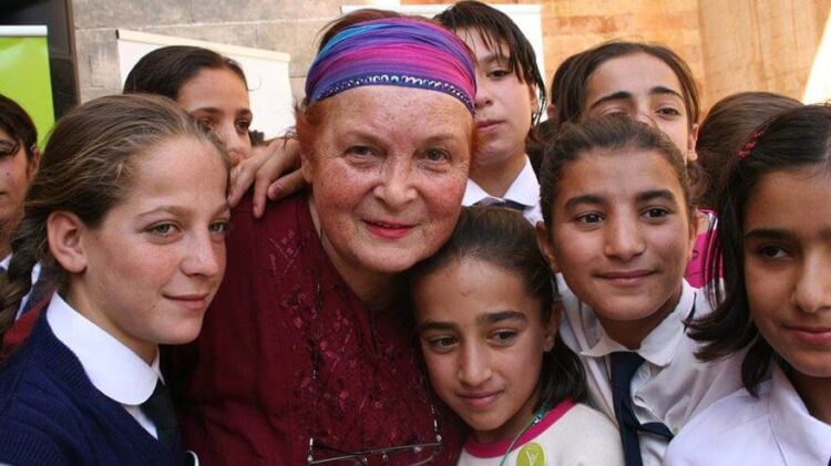 Türkan Saylan’ın yaptırdığı yurt binalarını yıkıp yerine imam hatip okulu yaptılar