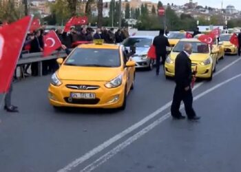 İstanbul’da eylem yapan taksiciler Habertürk muhabirine saldırdı