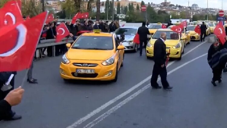 İstanbul’da eylem yapan taksiciler Habertürk muhabirine saldırdı
